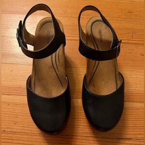 Aetrex Black Leather Slingback Clog Sandals with cork heels